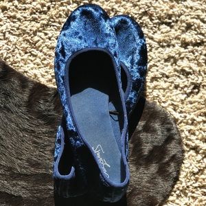 NEVER WORN! Dark blue velvet flats!